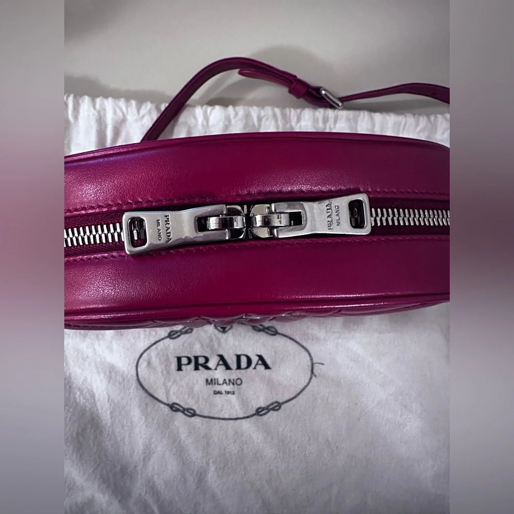 Authentic Prada Red Quilted Leather Shoulder/Crossbody bag-excellent Condition - Picture 2 of 8
